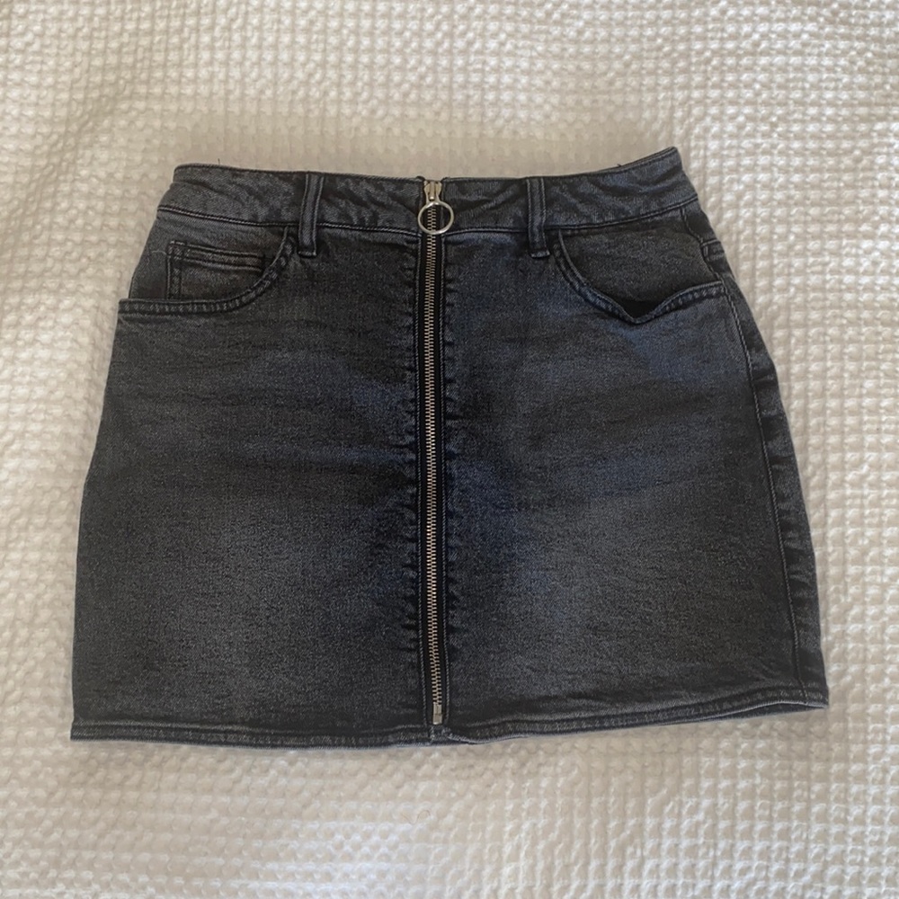Lulu’s Black Denim Zip-Up Skirt Size 26